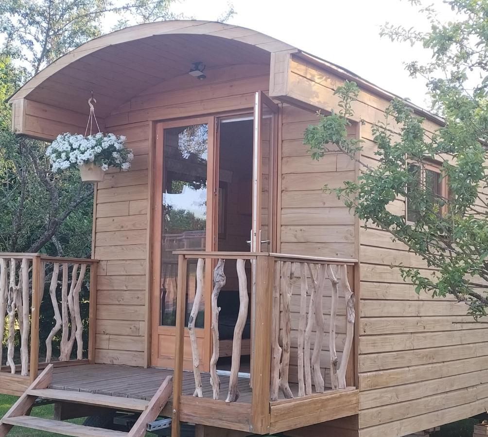 La Roulotte De Jane Guest House Margon  Bagian luar foto