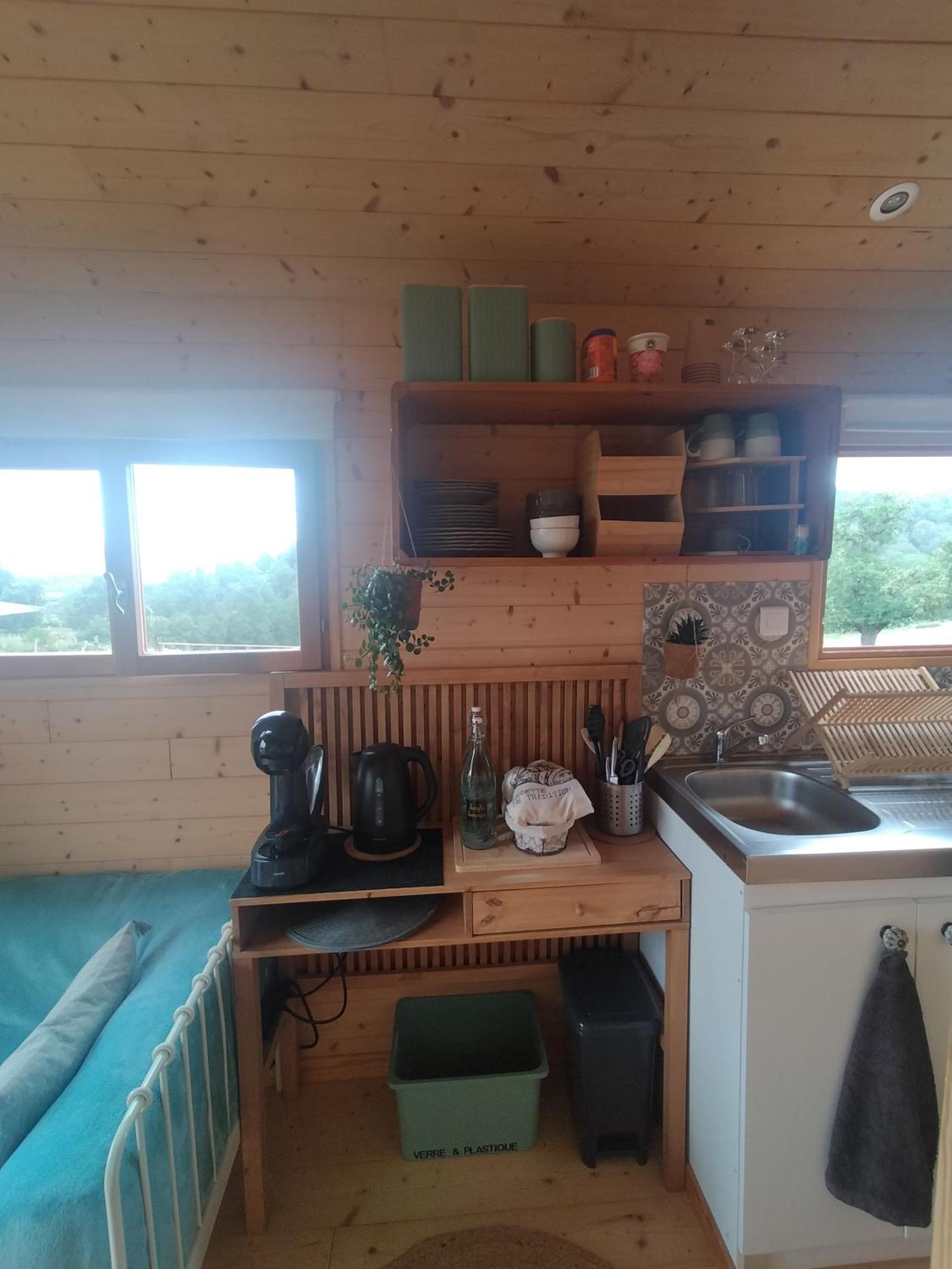 La Roulotte De Jane Guest House Margon  Bagian luar foto